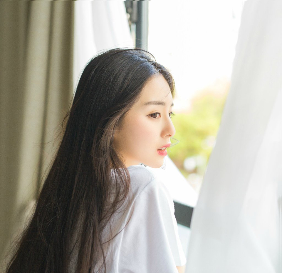 “知道吗？”雨幕中，陈到站在塔楼里，远眺着江面，实际上除了不断拍击着港口的浪花，再远一些的地方已经无法视物，很少说话的陈到冷不丁的开口将伏德给吓了一跳。